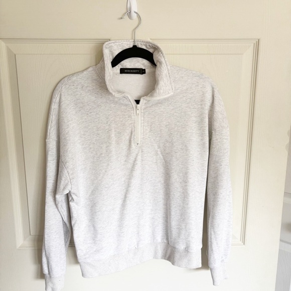 Pants - Amazon Gray Quarter-Zip Matching Set - Sweatshirt and Shorts Size Small